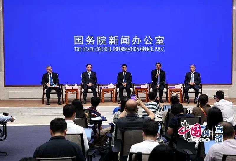 中外记者晤面会上，周育先谈怎样弘扬企业家精神