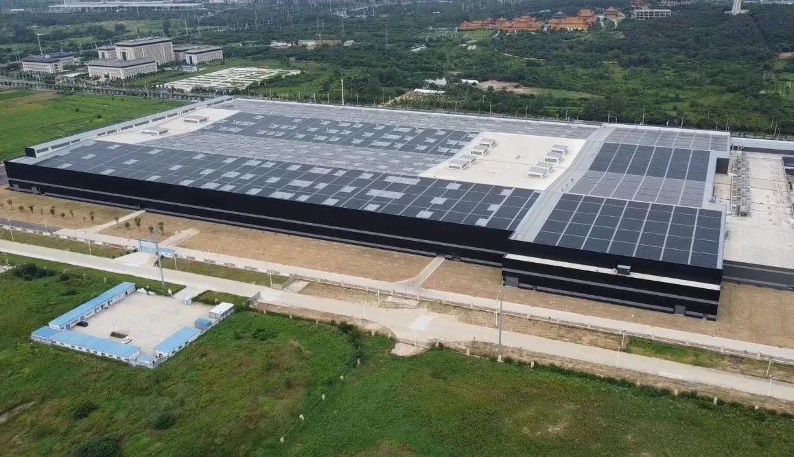 让我们追随新华社，去看看玻璃会发电的神秘吧！